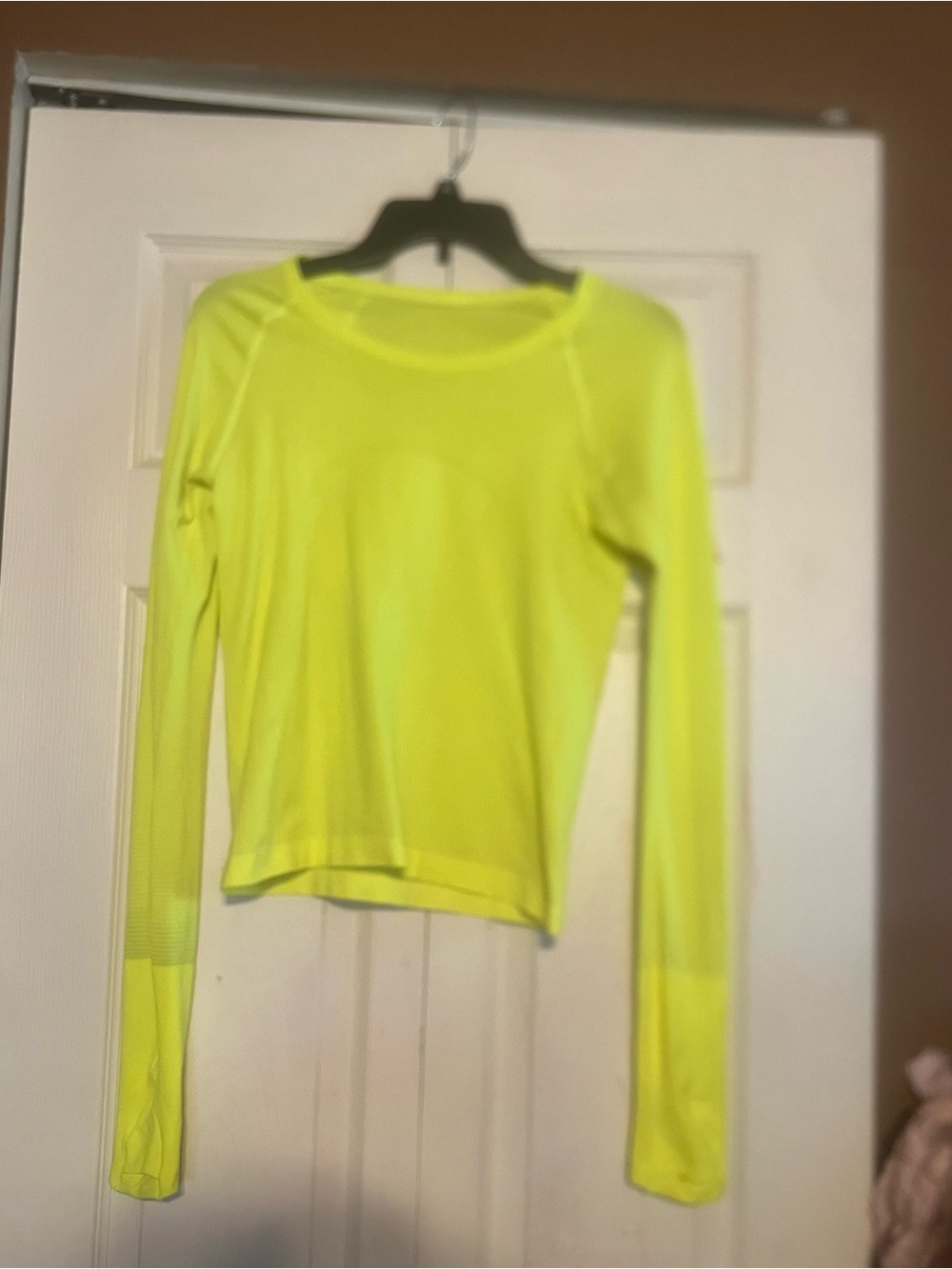 Lululemon Swiftly Tech Long Sleeve 2.0 in Highlight Yellow size 6 - Picture 2 of 6